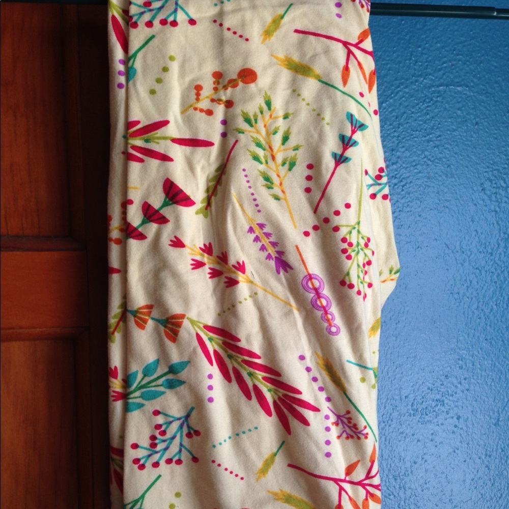 Lularoe OS leggings.